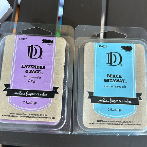 Brand new! Plug in wax warmer with 2 scented waxes - Picture 5 of 6